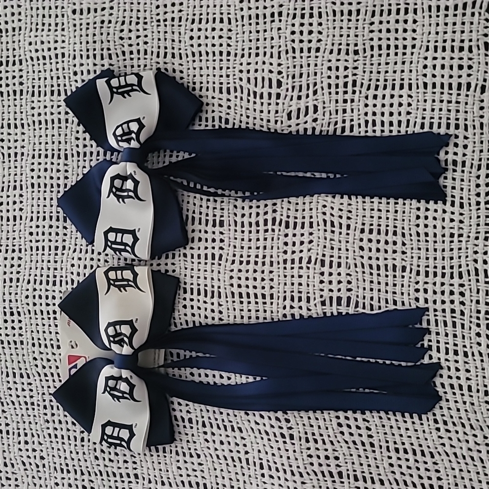 Set of 2 Detriot Tigers hair clips, super cute, NWT